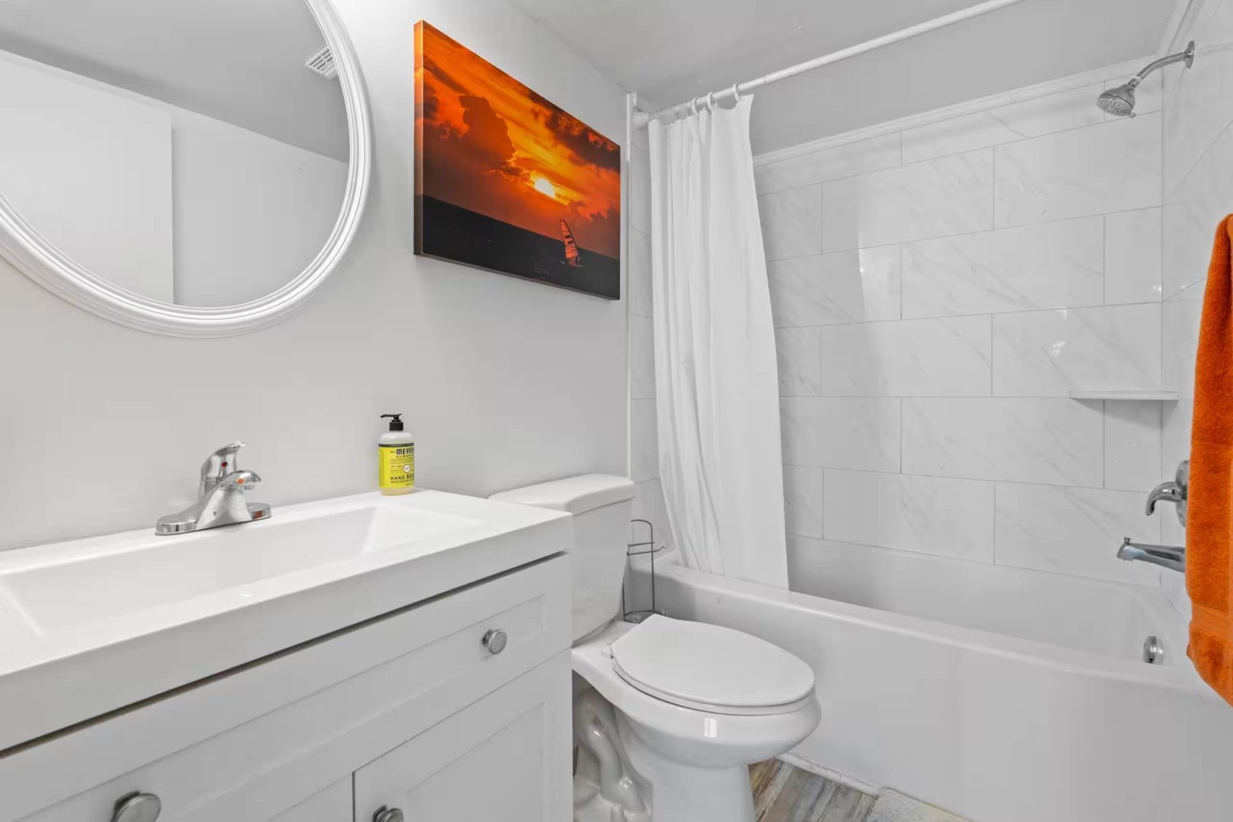 Second full bathroom at 728 Sands Beach Club